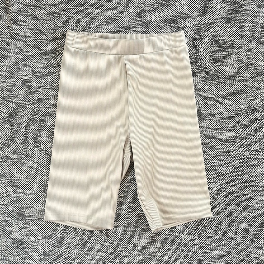 H&M beige rib-knit biker shorts